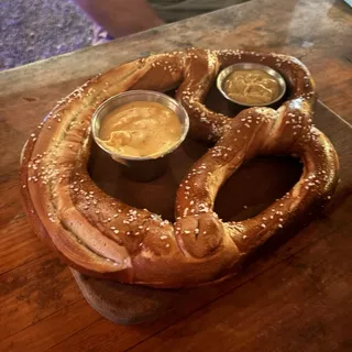Pretzel Mit Brown Mustard