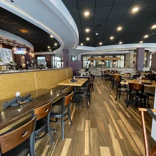 Dining area to the right bar to the left