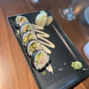 HH hamachi avo roll