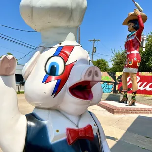Stella &amp; Buck Atom! Fun stop on a walking tour of Tulsa's The Pearl District. August 2024