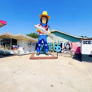 Stella &amp; Buck Atom! Fun stop on a walking tour of Tulsa's The Pearl District. August 2024