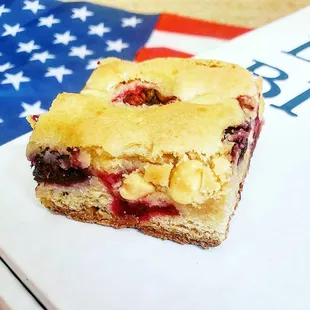 Raspberry &amp; White Chocolate Blondie