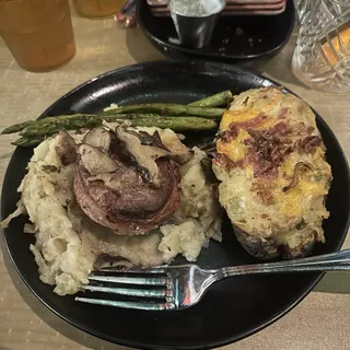 BACON-WRAPPED FILET MIGNON