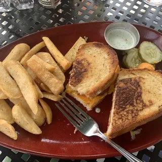 PICKLE & BACON GRILLED CHEESE SANDWICH
