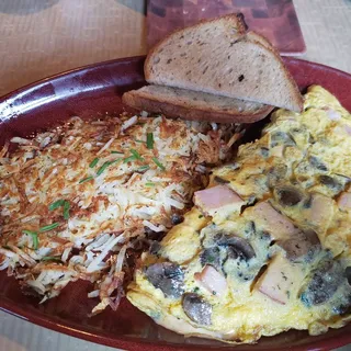 PIT SMOKED HAM & CHEESE OMELETTE