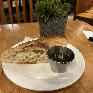 Free warm bread with olive oil~