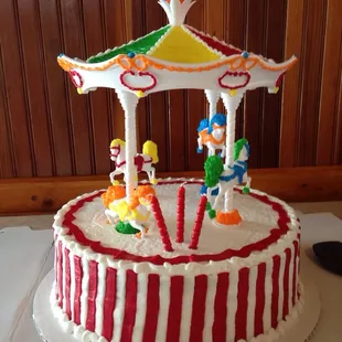 Carousel cake for a party at the Carrousel Park!