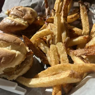 2 Mini Cheeseburgers