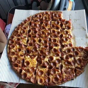 18" pepperoni pizza