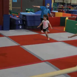 6' squares on the floor provides easy visual distancing clues.