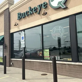Handicap parking space and no stairs to get into building or bathroom