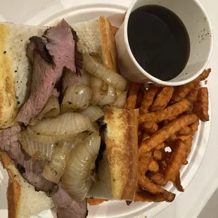 Roadhouse Buck Tri Tip Sandwich