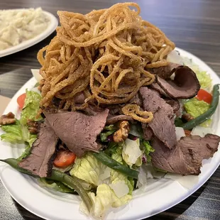 Buckhorn Roadhouse Salad with tri-tip