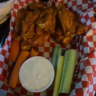 Buffalo wings w/ carrots and celery