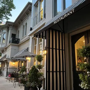 the outside of the restaurant