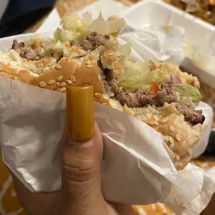 Cheeseburger with some delicious pickles. Soo good n fresh tasting.