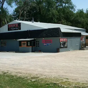 Buck&apos;s Bar and Grill