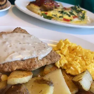 a plate of breakfast food