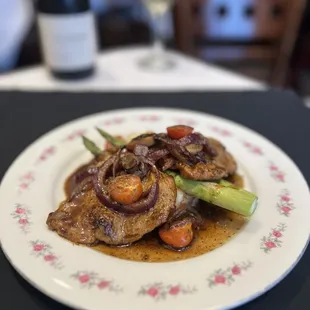 Chicken Marsala
Seared chicken breast over mashed potatoes finished with a Marsala pan sauce of mushrooms, onions, thyme, cherry tomatoes