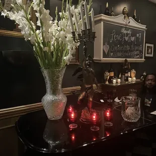 The Bucks live piano &amp; classic white flower arrangements
