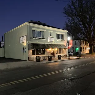 the outside of the restaurant