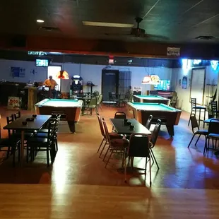 billiard tables and pool tables