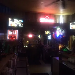 The bar and bar cats!