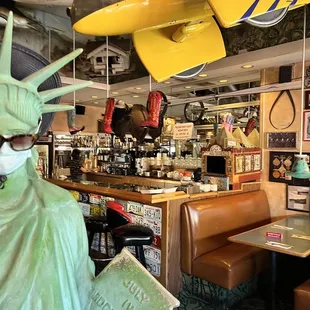 a statue of the statue of liberty