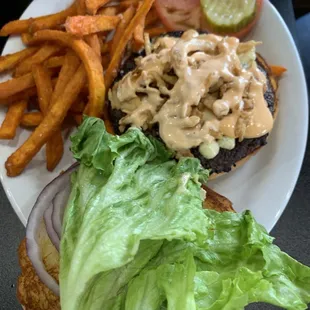 16 gauge burger with sweet potato fries
