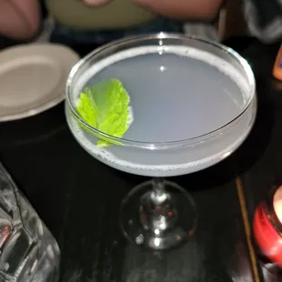 The lake side: vodka, violet, lime, mint