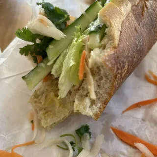 Pulled Chicken Banh MI