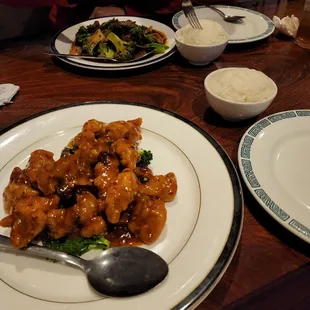 General Tao&apos;s Chicken and Beef in Garlic Sauce