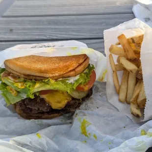 Brado burger with fries