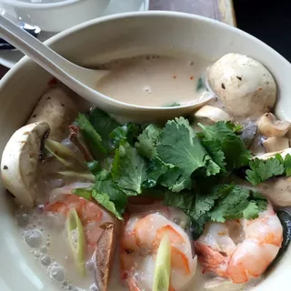 Tom Kha