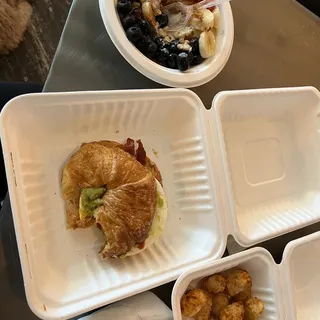 Mixed Fruit Granola Bowl (V)