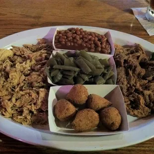 Pulled pork and chicken platter