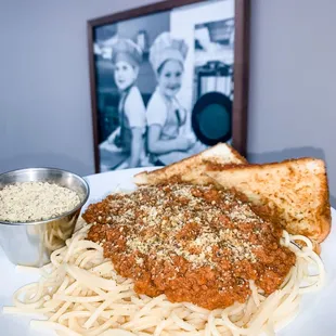 a plate of spaghetti and bread
