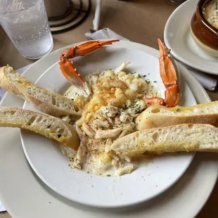 Macaroni and cheese with crab