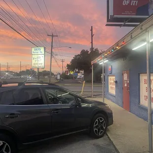 Buddy&apos;s - simple exterior of one of the best dive bars !!!