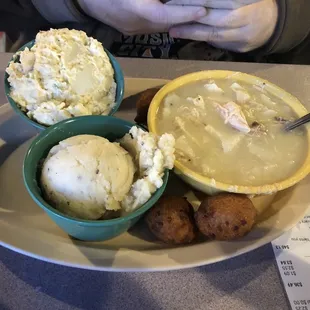 Chicken and dumplins with mashed taters