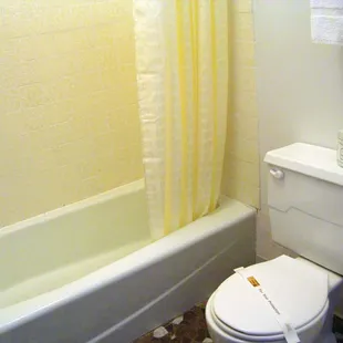 Budget Host Inn Emporia, KS Bath