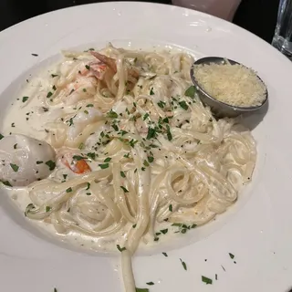 Seafood Alfredo