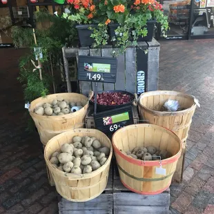 Great shopping experience , good foods , and a nice store front. The cafe' also offers latte's