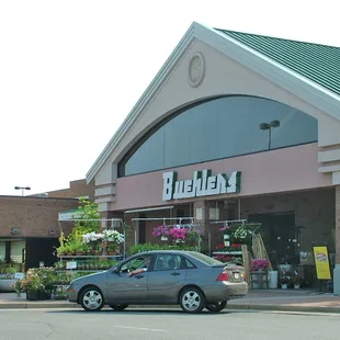 Buehler's Restaurant is inside Buehler's Fresh Foods