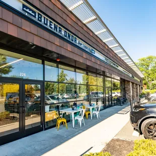 the outside of a restaurant