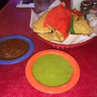 Green sauce legit!! Red sauce waayyy too spicy