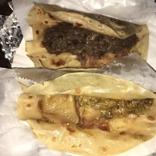 Barbacoa taco &amp; Chicharron en salsa verde