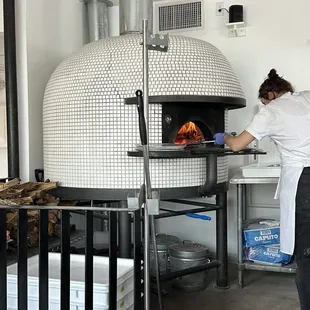 Wood-burning pizza oven