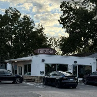 ramen and noodles, outside