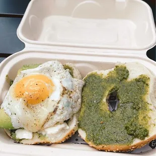 Pesto egg bagel
